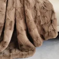 Kuschelige Kunstfell-Überwurfdecke - Lawrence Fur Blanket