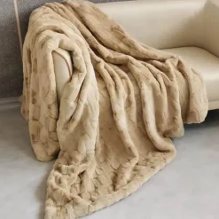 Kuschelige Kunstfell-Überwurfdecke - Lawrence Fur Blanket