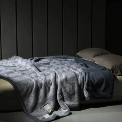 Kuschelige Kunstfell-Überwurfdecke - Lucia-Pelzdecke