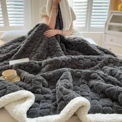Kuschelige Rossana-Überwurfdecke – weiches Wohndekor, unverzichtbar für Wärme