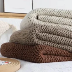 Kuschelige Strickdecke – Überwurf mit Quasten für Sofa oder Bett