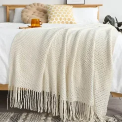 Kuschelige Strickdecke – Überwurf mit Quasten für Sofa oder Bett
