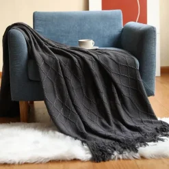 Kuschelige Strickdecke – Sofakomfort im Winter