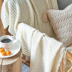 Kuschelige Strickdecke – Sofakomfort im Winter