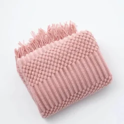 Kuschelige Strickdecke – Sofakomfort im Winter