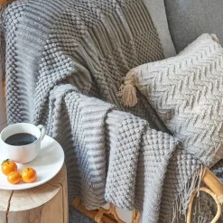 Kuschelige Strickdecke – Sofakomfort im Winter