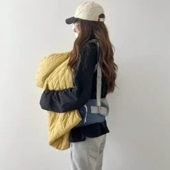 Kuschelige Winterdecke für den Kinderwagen – warmes Mama-Wickeltuch