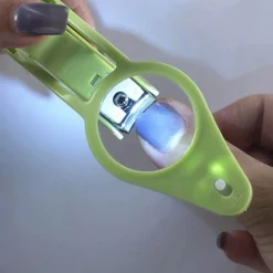 LED-Nagelknipser mit Lupe – beleuchtetes Nagelpflege-Tool