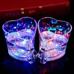 LED-Partybecher in Herzform – leuchtendes Trinkgeschirr