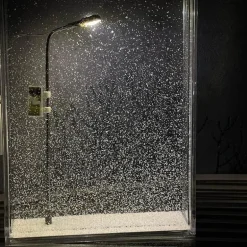 LED-Straßenlaterne mit Schneefall – Weihnachtsdekoration für den Außenbereich