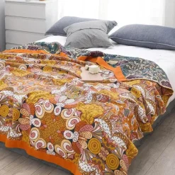 Leichte Baumwoll-Überwurfdecke mit Blumenmuster – Sommer-Wohndeko