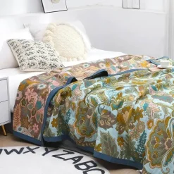 Leichte Baumwoll-Überwurfdecke mit Blumenmuster – Sommer-Wohndeko