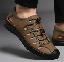 Lässige Strandsandale aus flexiblem Leder