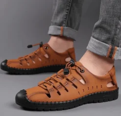 Lässige Strandsandale aus flexiblem Leder