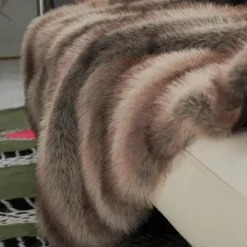 Luxuriöse Felldecke – weicher, gemütlicher Überwurf