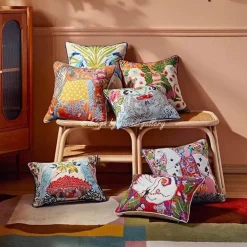 Luxuriöse Staffordshire-Hundekissenbezüge – Mystisches Tierdruck-Dekor