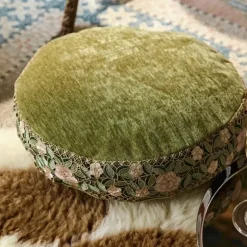 Luxuriöser Chenille-Kissenbezug mit Rüschen in Grün – Dekoratives 35x45-Kissen für stilvolle Wohndekoration