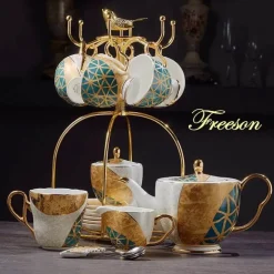 Luxuriöses Kaffeeservice aus Knochenporzellan – Teekanne, Tassen, Zuckerdose, Milchkännchen mit Goldeinlage