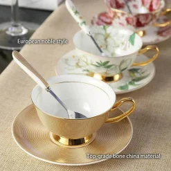 Luxuriöses Kaffeetassen-Set aus Knochenporzellan – 200 ml Tasse mit Untertasse und Löffel