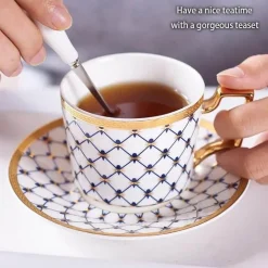 Luxuriöses Tee- und Kaffeeset aus Bone China – Elegante Kanne und Tassen aus goldfarbenem Porzellan