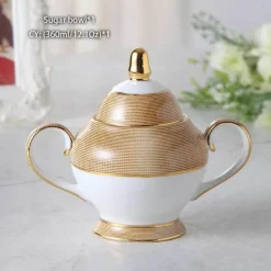 Luxuriöses Teeservice aus Knochenporzellan mit Goldbesatz, Teekanne, Kaffeetassen und Milchkännchen