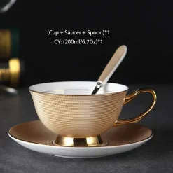 Luxuriöses Teeservice aus Knochenporzellan mit Goldbesatz, Teekanne, Kaffeetassen und Milchkännchen