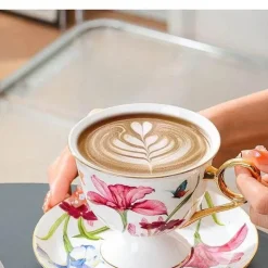 Luxuriöses Teeservice aus Porzellan mit Löffel „Lily“ – elegante Tasse und Untertasse