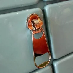 Magnetischer Flaschenöffner – praktischer Reißverschluss-Kappe-Entferner