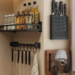 Mattschwarze Küchenaufbewahrung aus Metall ohne Bohren