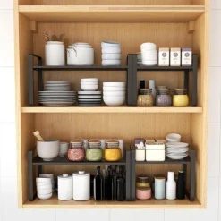 Mehrschichtiger Geschirr-Organizer – Aufbewahrungslösung für die Küchenarbeitsplatte