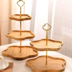 Mehrschichtiger Tortenständer aus Holz – Elegante Dessertpräsentation