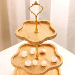 Mehrschichtiger Tortenständer aus Holz – Elegante Dessertpräsentation