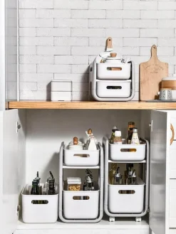 Mehrschichtiges, modernes und elegantes Lagerregal für Zuhause