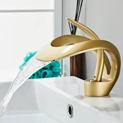 Messing-Wasserfall-Wasserhahn - Moderne Badezimmer-Küchenarmatur
