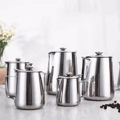 Milchaufschäumkrug mit Deckel – Barista-Werkzeug aus Edelstahl für Latte Cappuccino