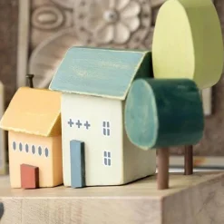 Miniatur-Dorf-Dekor – nordischer Akzent aus Holz für das hügelige Zuhause