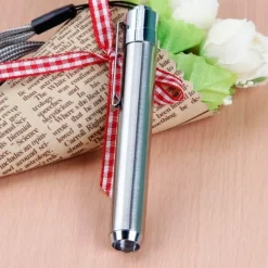 Mini-Taschenlampe aus Edelstahl – tragbares LED-Licht