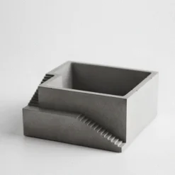 Mini-Treppen-Blumentopfform – Kreativer Pflanzenhalter