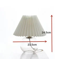 Moderne Glas-Tischlampe – Stilvolle Plissee-Beleuchtung für Zuhause