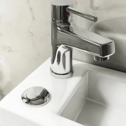 Moderne japanische Toilette mit Waschbecken – platzsparende Badezimmereinrichtung