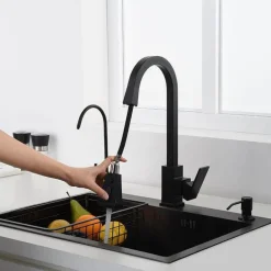 Moderne Küchenspüle aus Edelstahl – langlebiges und stilvolles Design