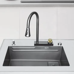 Moderne Küchenspüle aus Edelstahl – Elegantes Wasserfall-Design