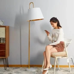 Moderne LED-Stehleuchte - Comet Lighting Fixture