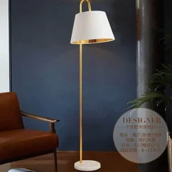 Moderne LED-Stehleuchte - Comet Lighting Fixture