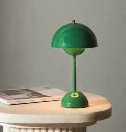 Moderner Beistelltisch aus Holz – Stilvolle Akzentmöbel