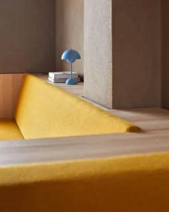 Moderner Beistelltisch aus Holz – Stilvolle Akzentmöbel