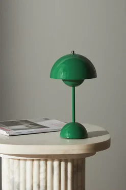 Moderner Beistelltisch aus Holz – Stilvolle Akzentmöbel