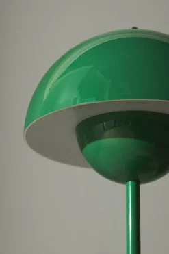 Moderner Beistelltisch aus Holz – Stilvolle Akzentmöbel