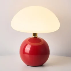 Moderner Beistelltisch aus Holz – Stilvolle Akzentmöbel