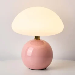 Moderner Beistelltisch aus Holz – Stilvolle Akzentmöbel